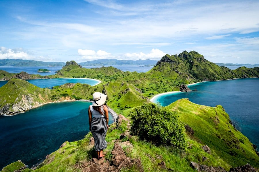 The sweeping bays of Padar Island